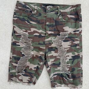 Forever 21 Women’s High-Rise Camouflage Shorts (Size 31)